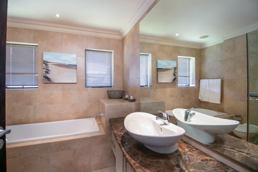 5 Bedroom Property for Sale in Pezula Golf Estate Western Cape